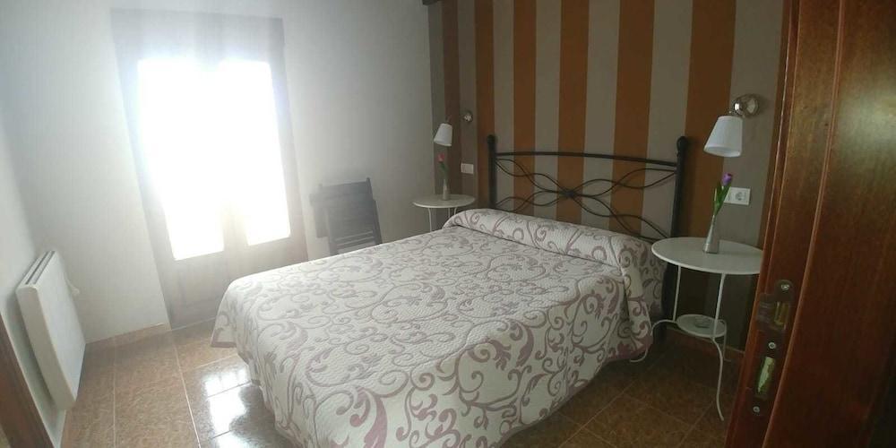 Hostal Restaurante Parajes カストロポル エクステリア 写真